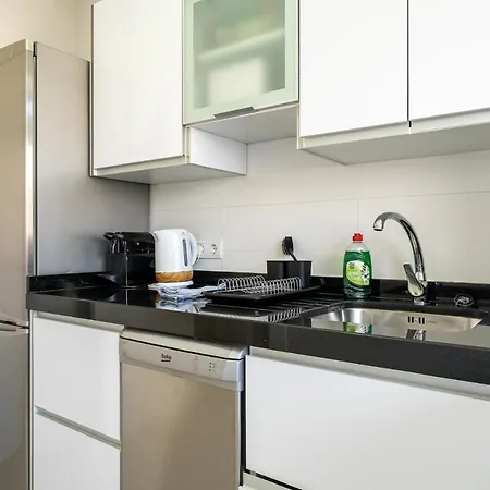Sea View 2 Bedroom 2 Min Away From The Apartment *